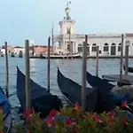 Casetta Sulla Laguna