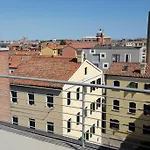 Romantic Loft In Venezia
