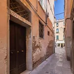 Sant\'Aponal Cozy Apartment With Balcony R&R
