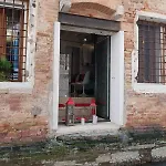 Venice Luxury Watersdoor