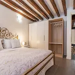 San Giacomo Pied-A-Terre House By Wonderful Italy