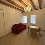 Classic Venice House 2