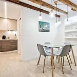 Delightful Ca\' D\'Oro Suite Apartment