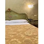Room In Guest Room - Hotel Walter - Great Stay