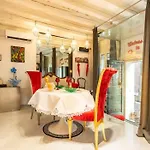 Venice Luxury Watersdoor
