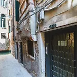In The Center Of Venice Near The Rialto Bridge