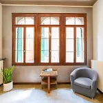 Vintage Charm & Color, Central And Spacious