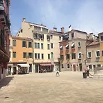 Nichy House