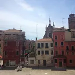 Nichy House