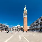 Very Central Apartment In Historical 1600 Palace With Lift A Few Min Walk From San Marco Square