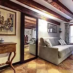 Canal View Suite In Rialto By Wonderful Italy