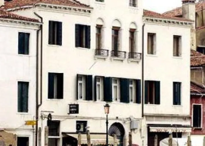 Hotel Airone