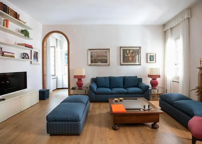 Classy Spacious Apartment Close To St.Mark Square