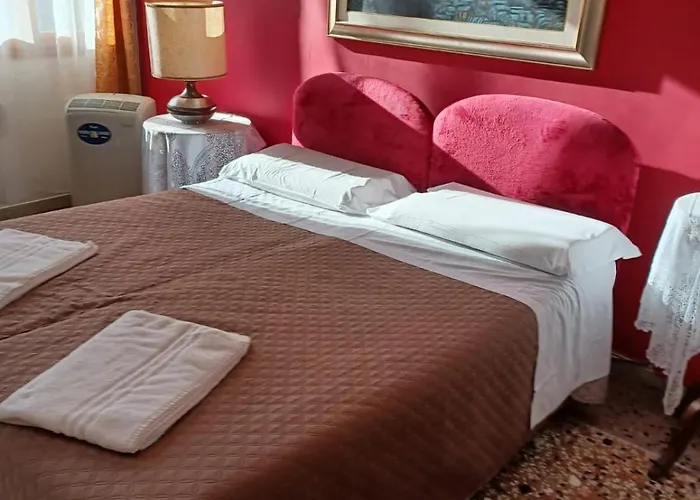 Princess Guest House Canal View