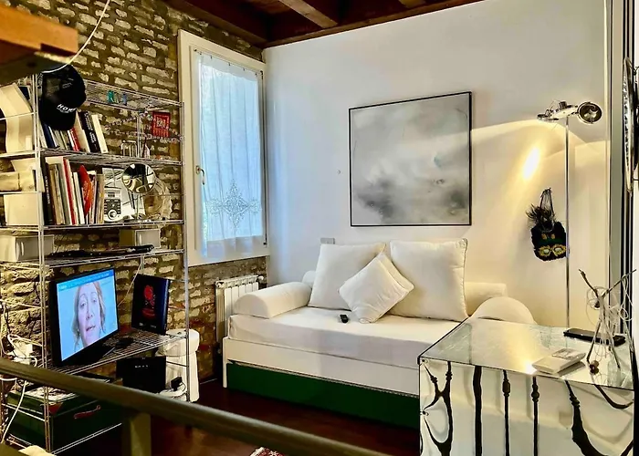 Indipendent House In Venice