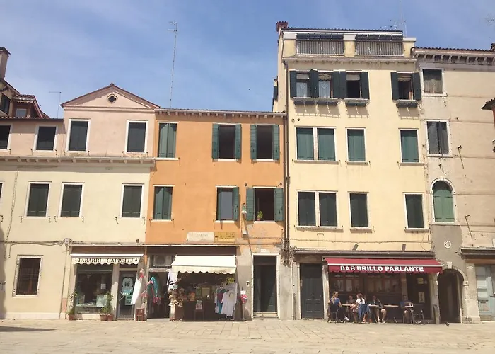 Nichy House