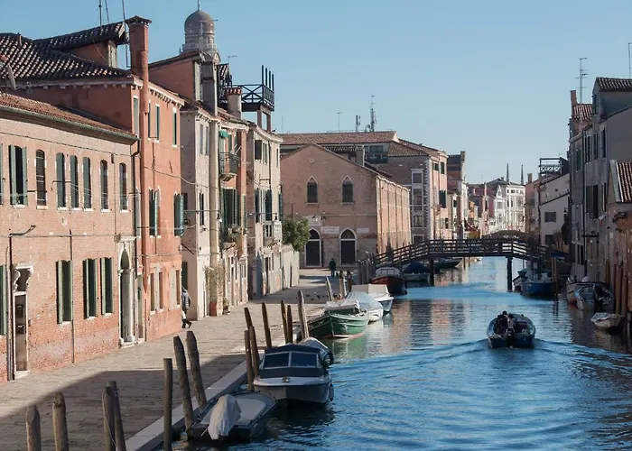 Art Painting Apartment With Canal View
