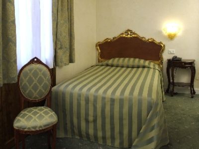 Canal Hotel 3*