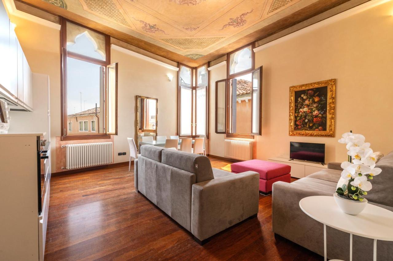 Doge Morosini Palace By Wonderful Italy * Veneza