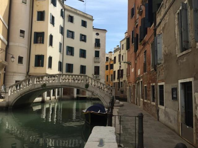 Al Teatro With Canal View Veneza