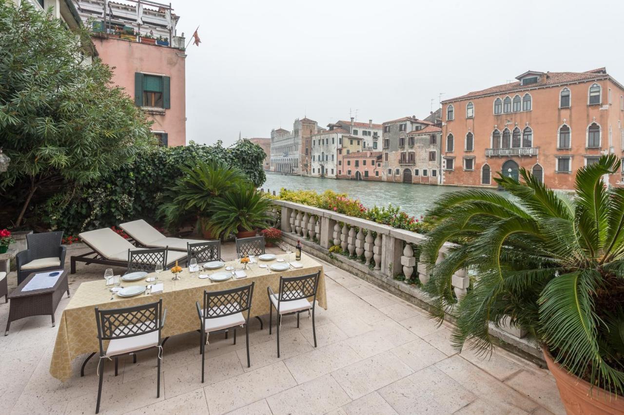 Ca' Dei Cuori On The Grand Canal *