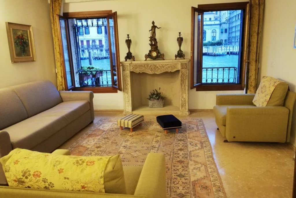 Apartment Grand Canal Next To Guggenheim Venice