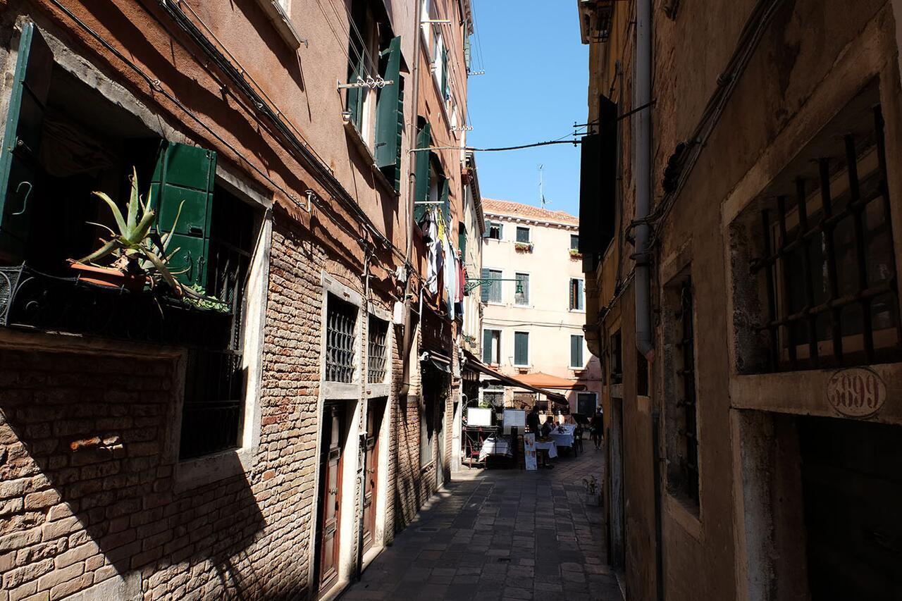 Al Piano - Away From Veneza