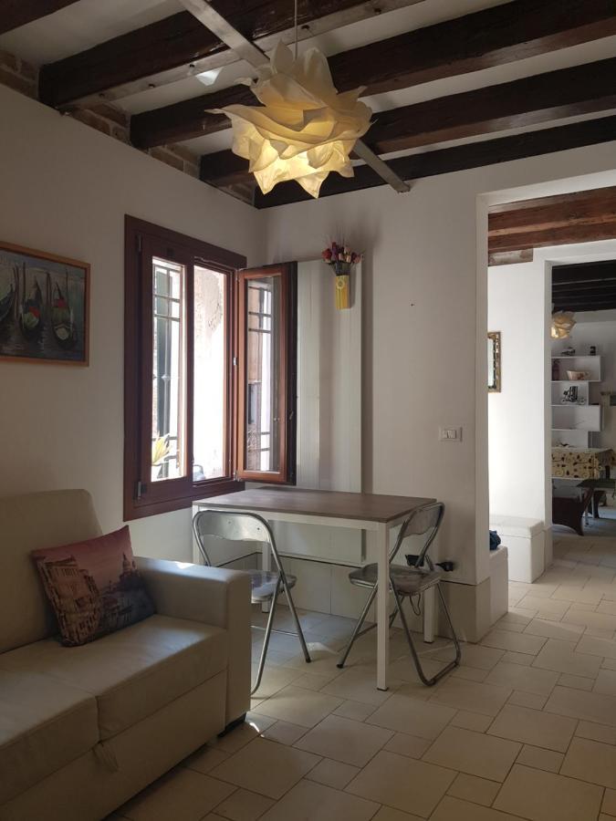 Gondola Show Apartment *