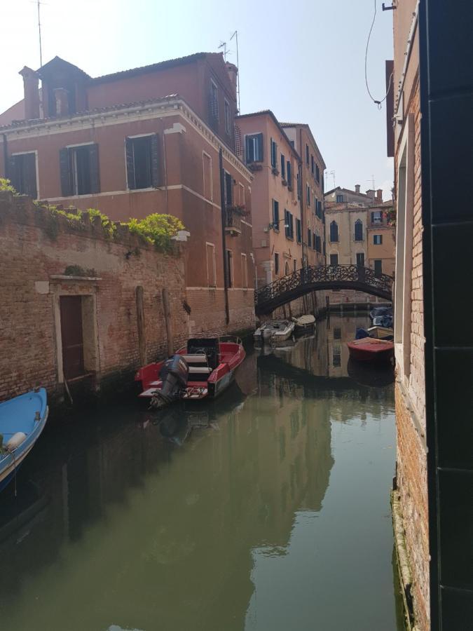Apartment Gondola Show
