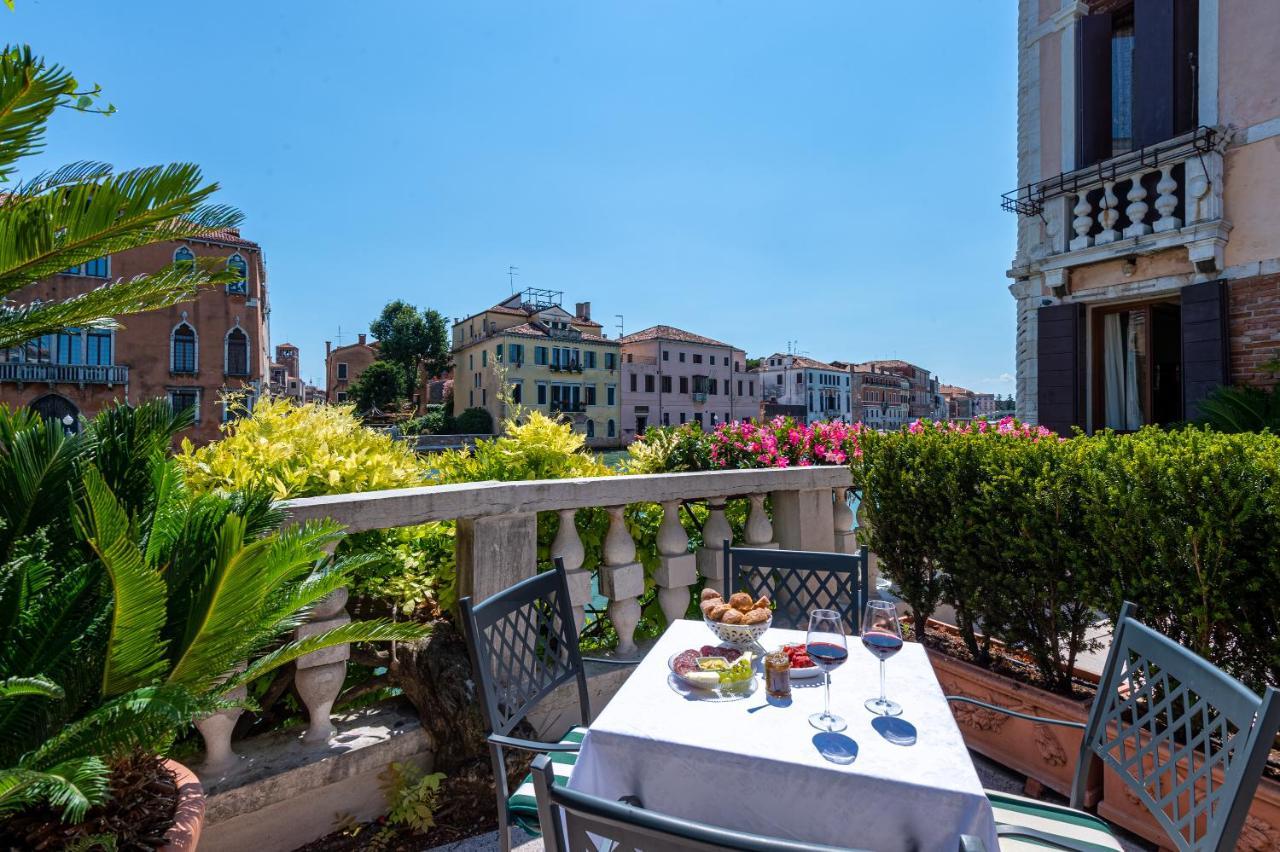 Ca' Dei Cuori On The Grand Canal *