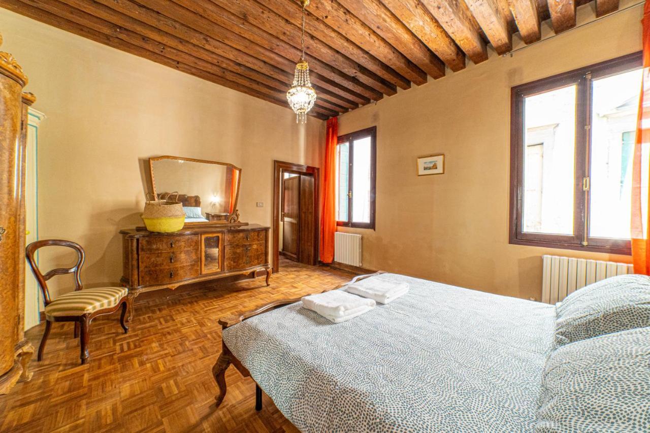 Apartment In A Historic Venetian Building
