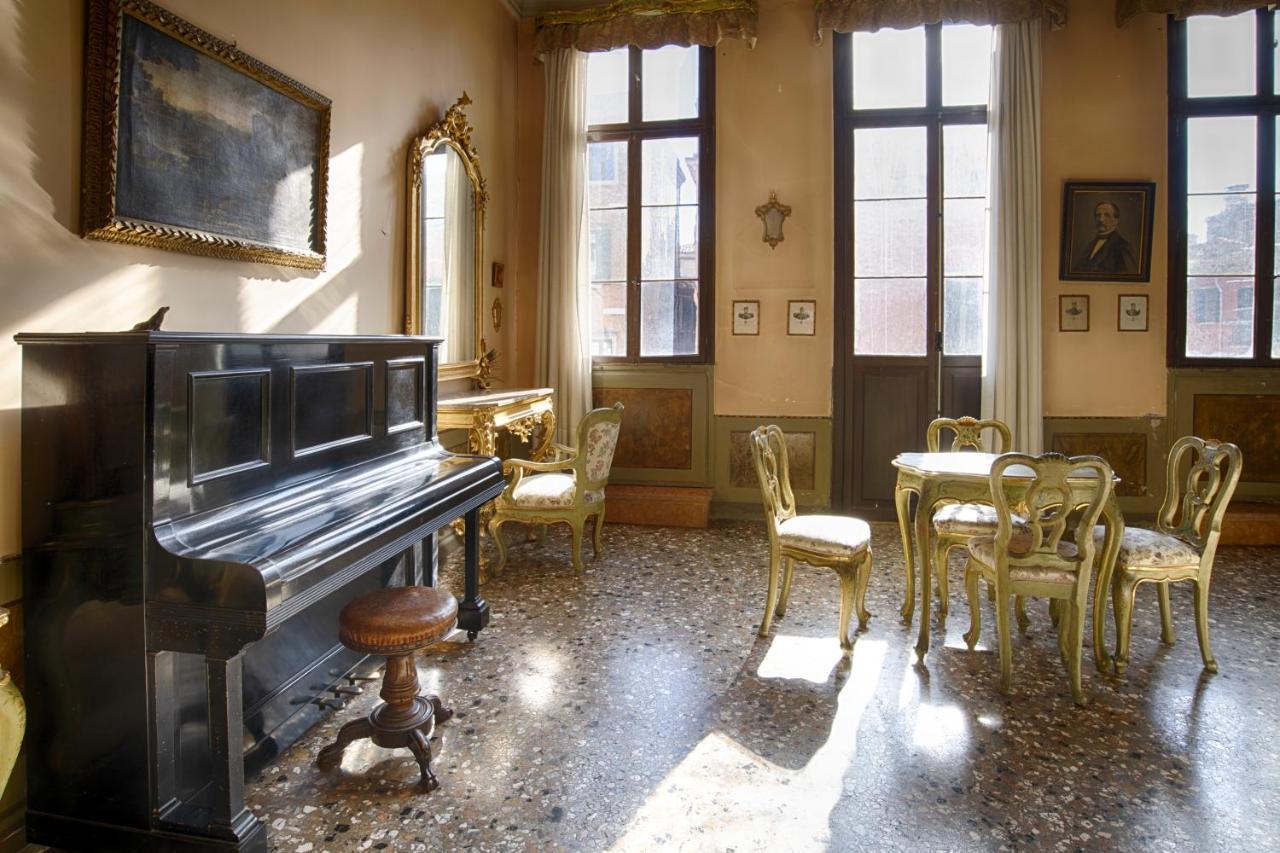 Vintage * Venice