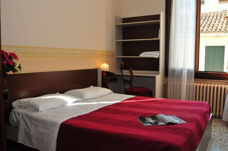 Sant'anna Hotel *