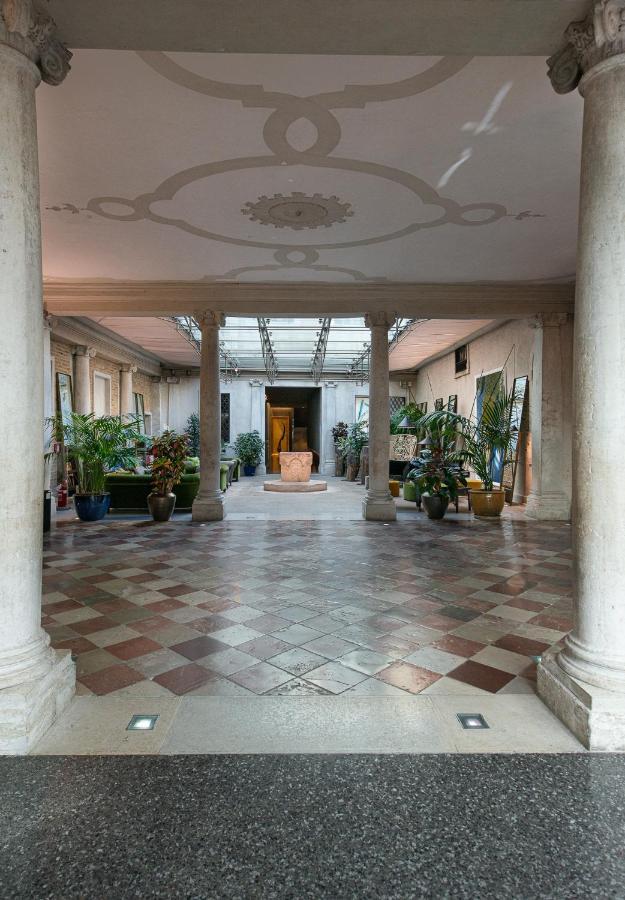 Monaco & Grand Canal Hotel