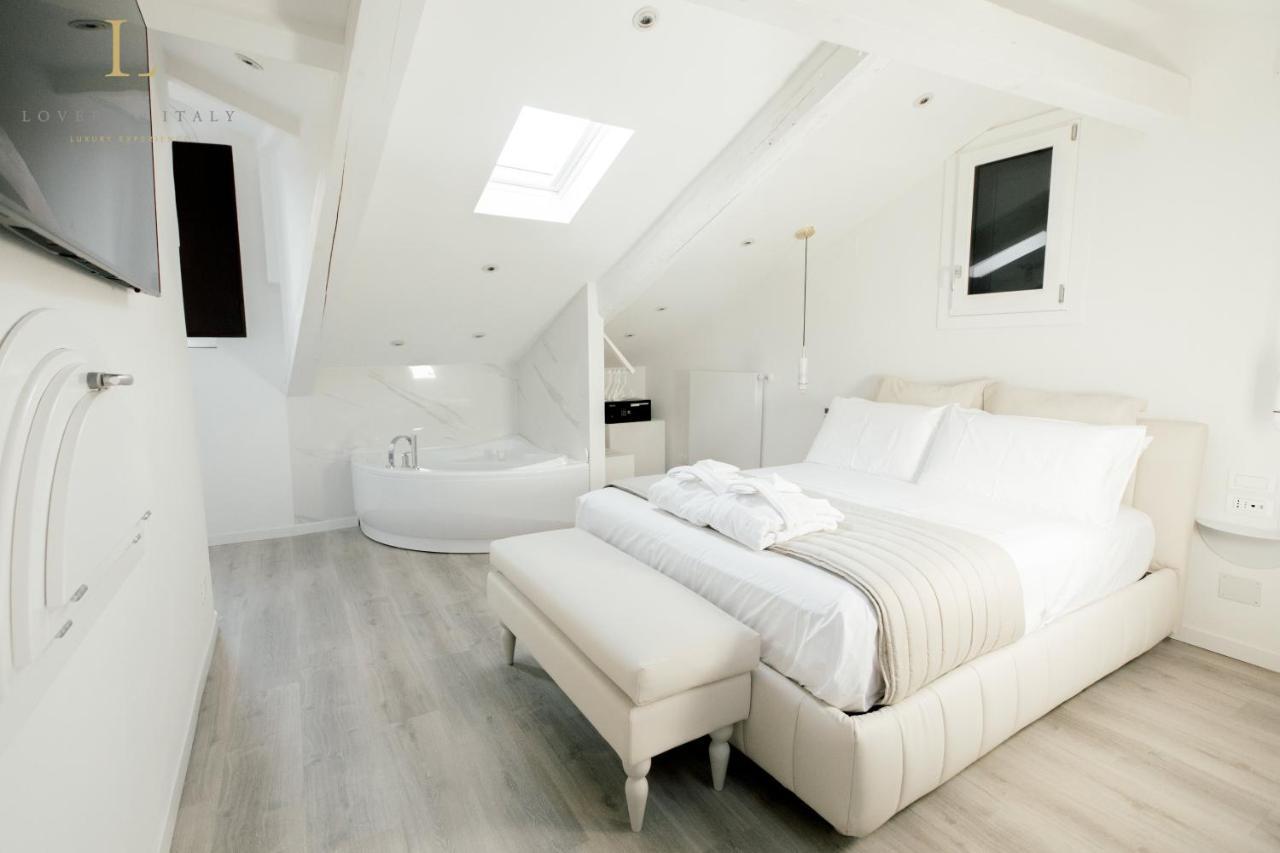 Apartamento Loversinitaly Romantic - Altana And Jacuzzi