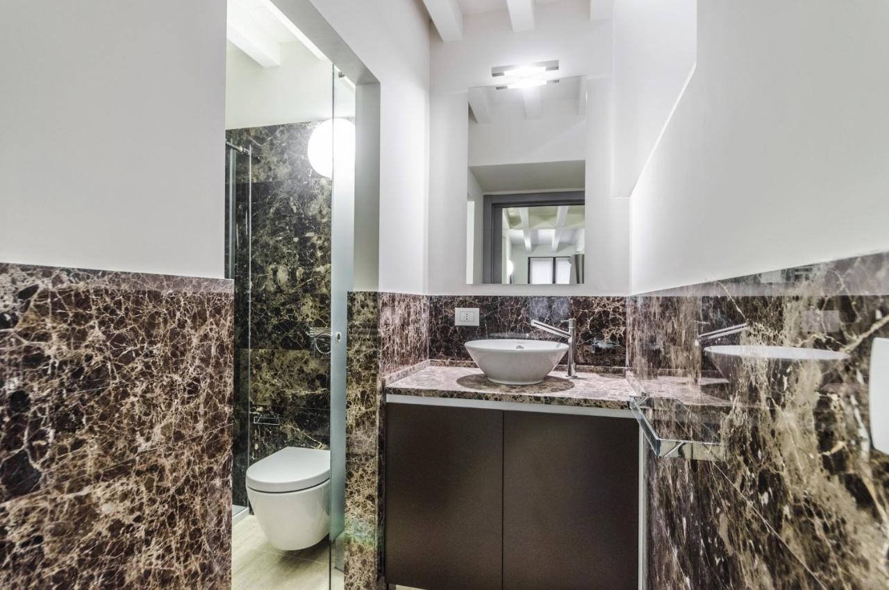 Luxury Apartment *