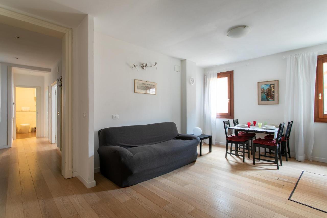 Apartment Lance With Lift, 2 Minutes Walk From The Train Station