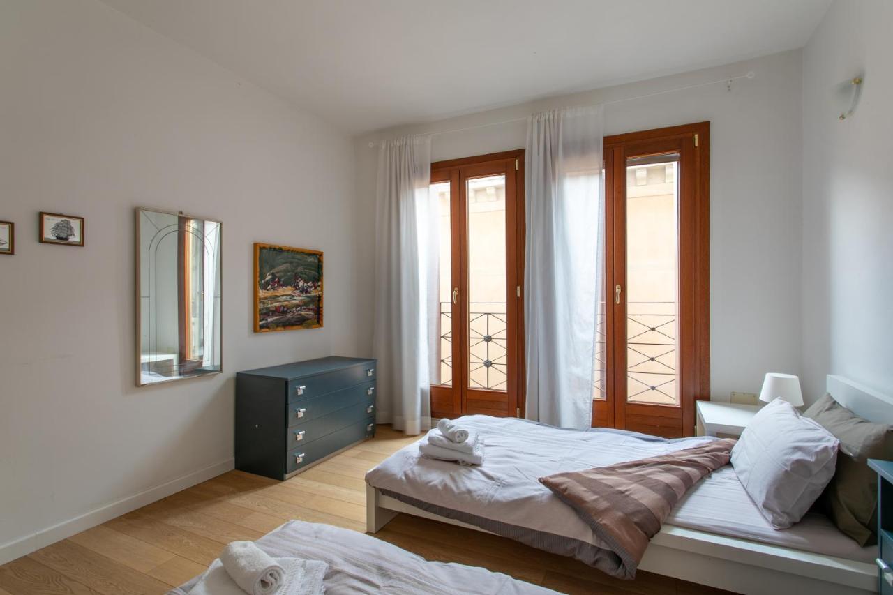 Lance With Lift, 2 Minutes Walk From The Train Station *