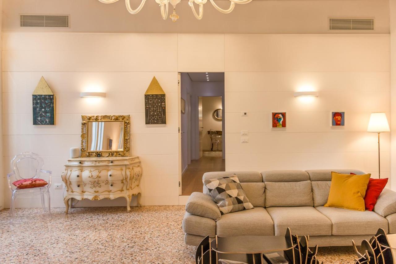 Gallery House * Venezia