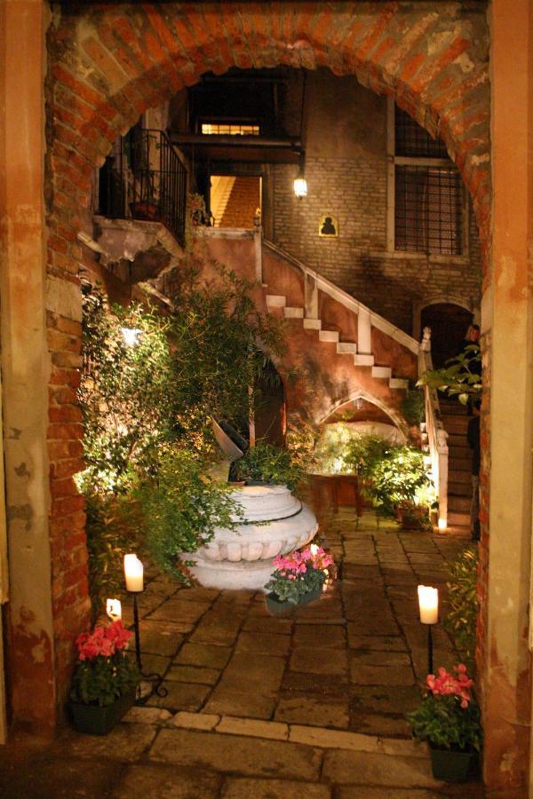 Odoni Aparthotel