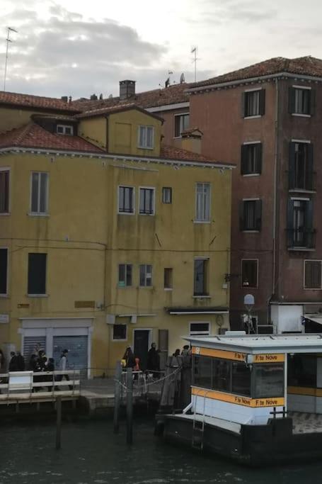 Ca' Sull' Acqua Holiday home *