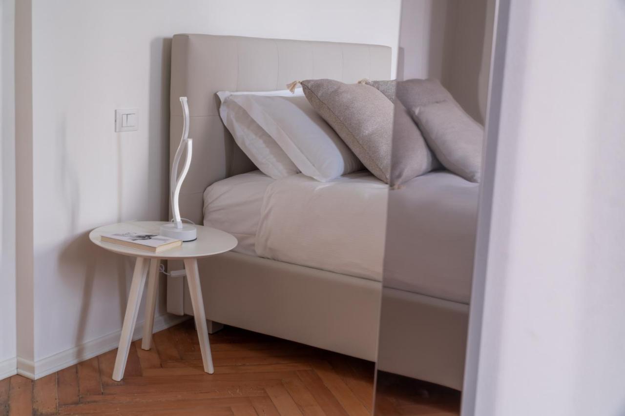 Apartment Design With Balcony On The Grand Canal R&r *