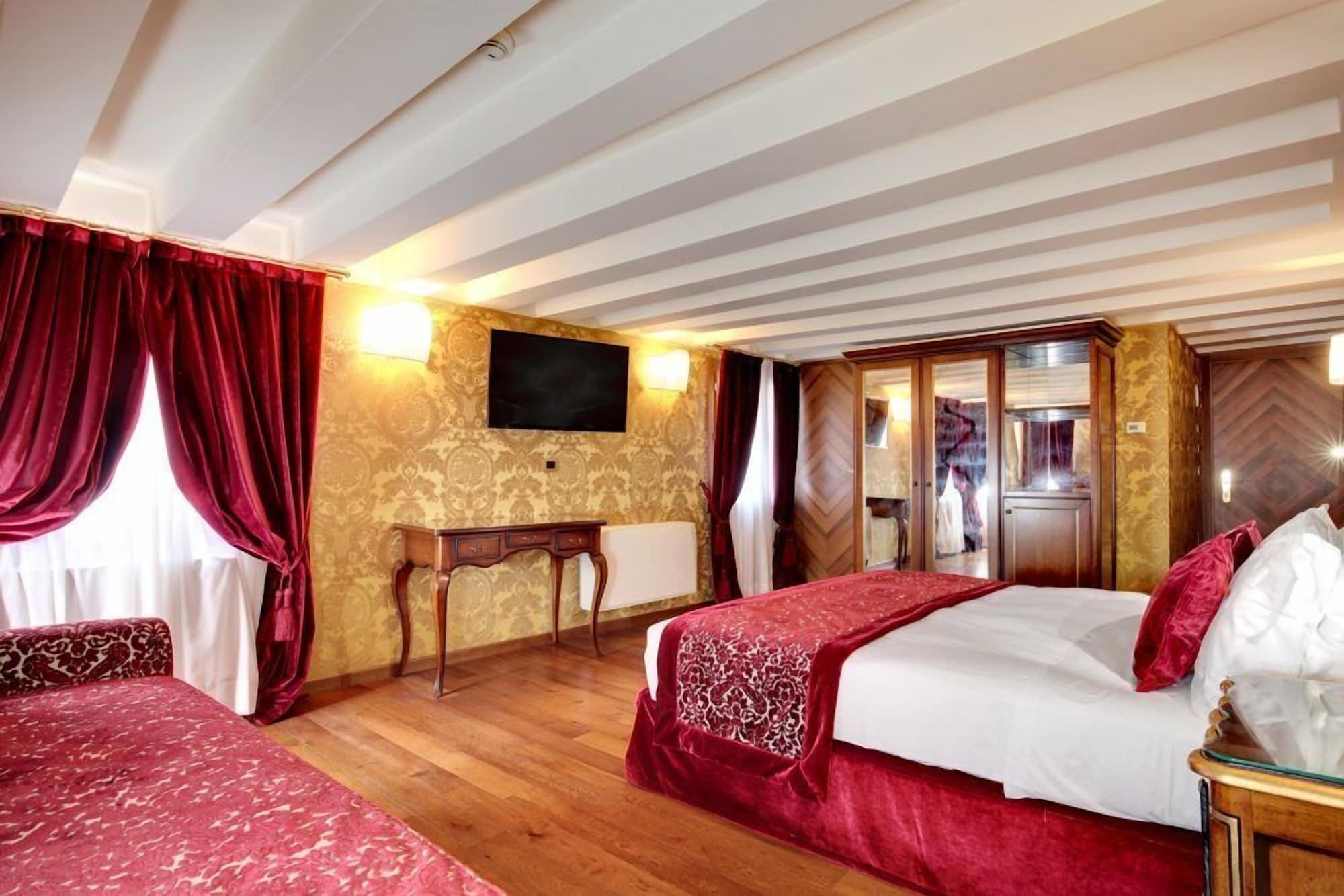 Casanova Hotel 4*