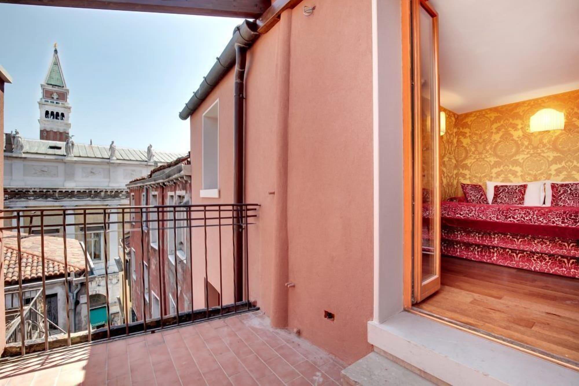 Casanova Hotel 4*