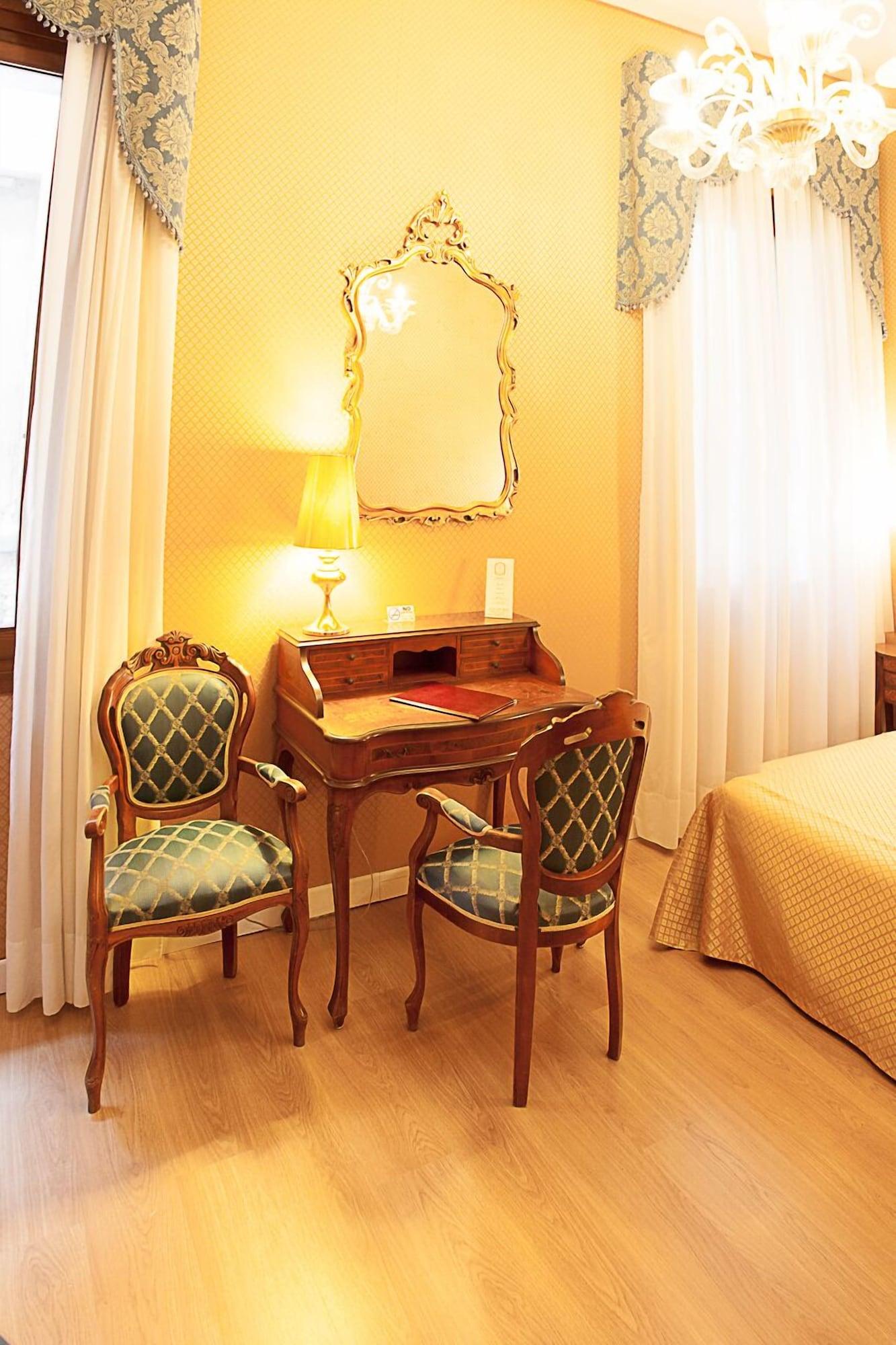 Canal Hotel Venice