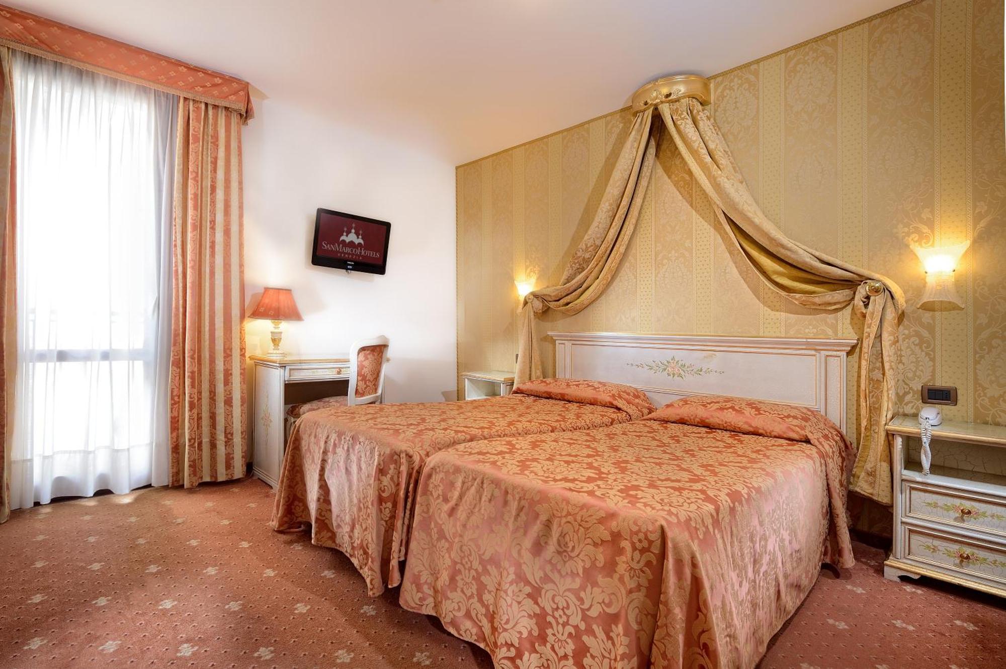 Ambassador Tre Rose 3* Venice