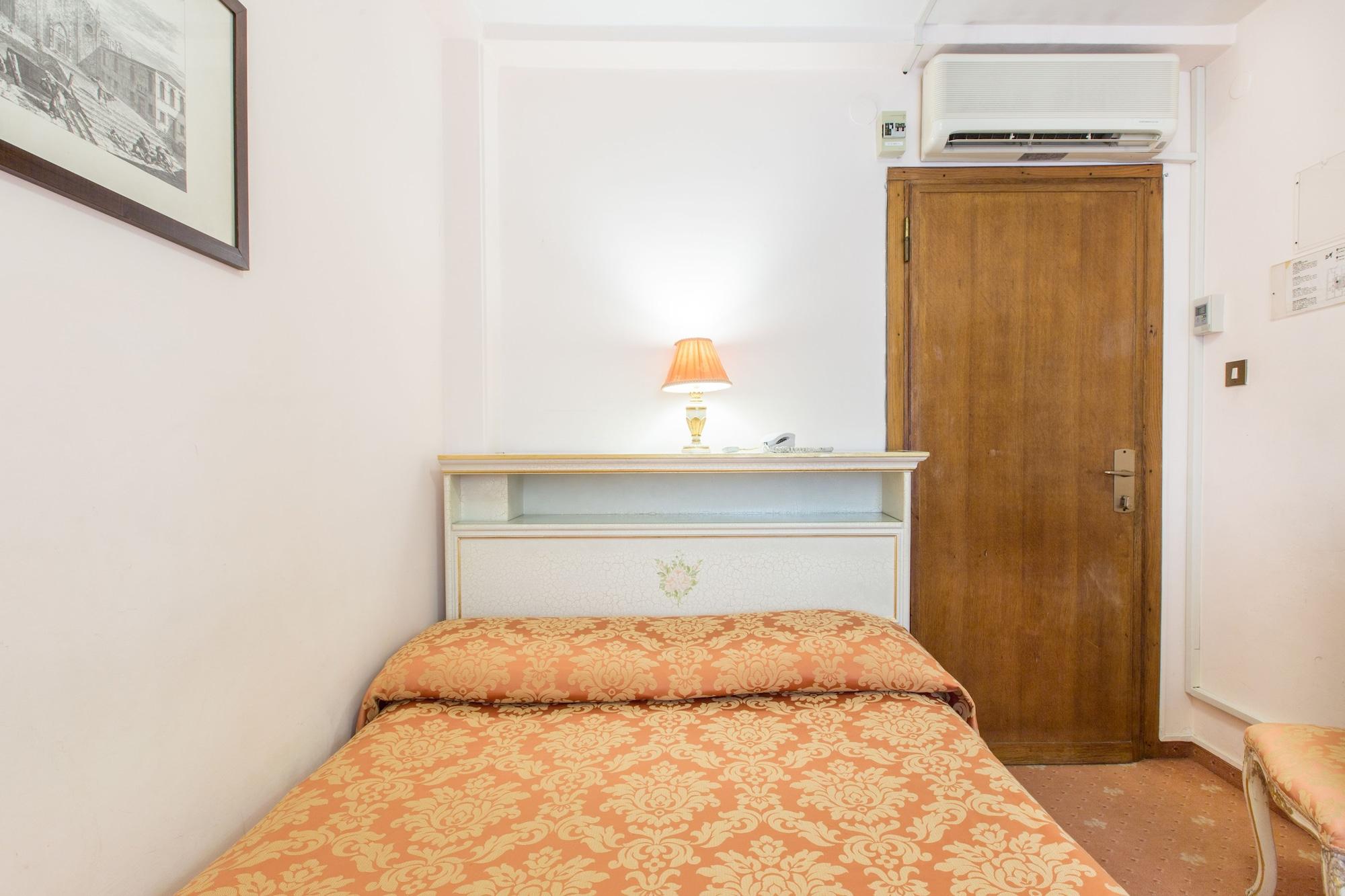 Ambassador Tre Rose Hotel