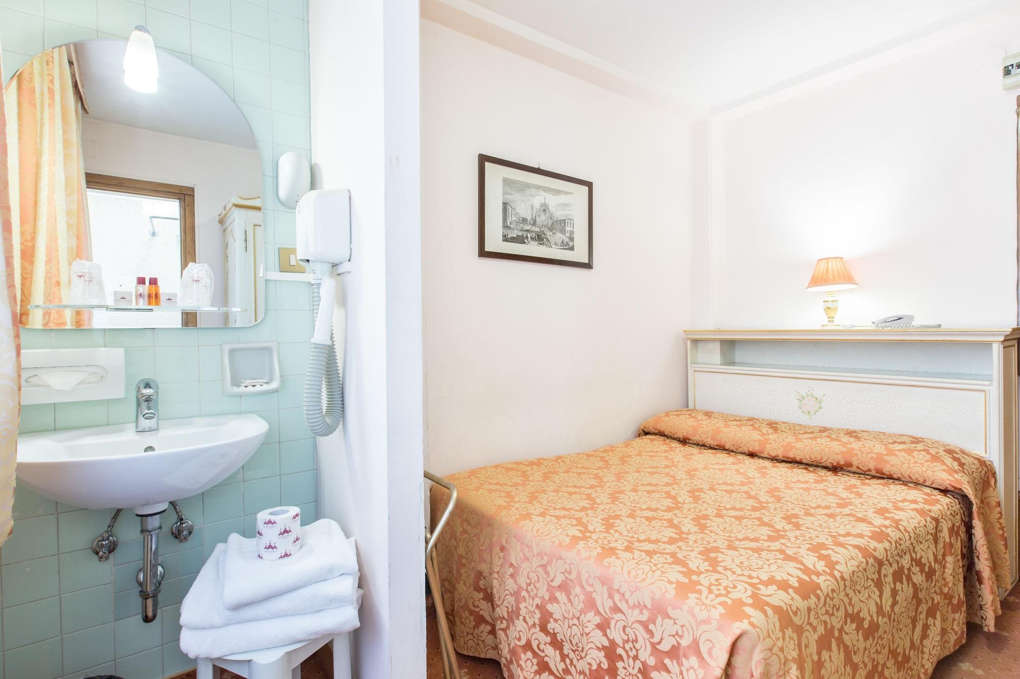 Ambassador Tre Rose Hotel 3*