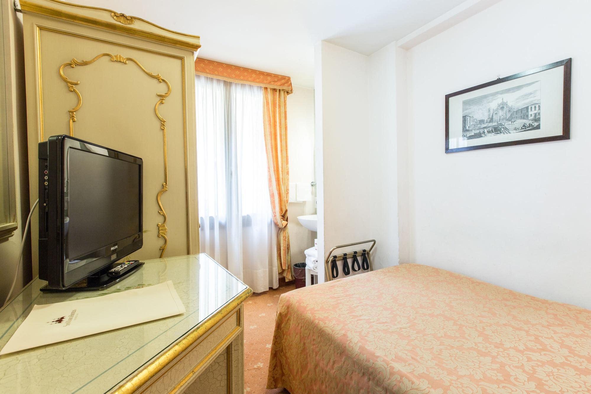 Hotel Ambassador Tre Rose 3*
