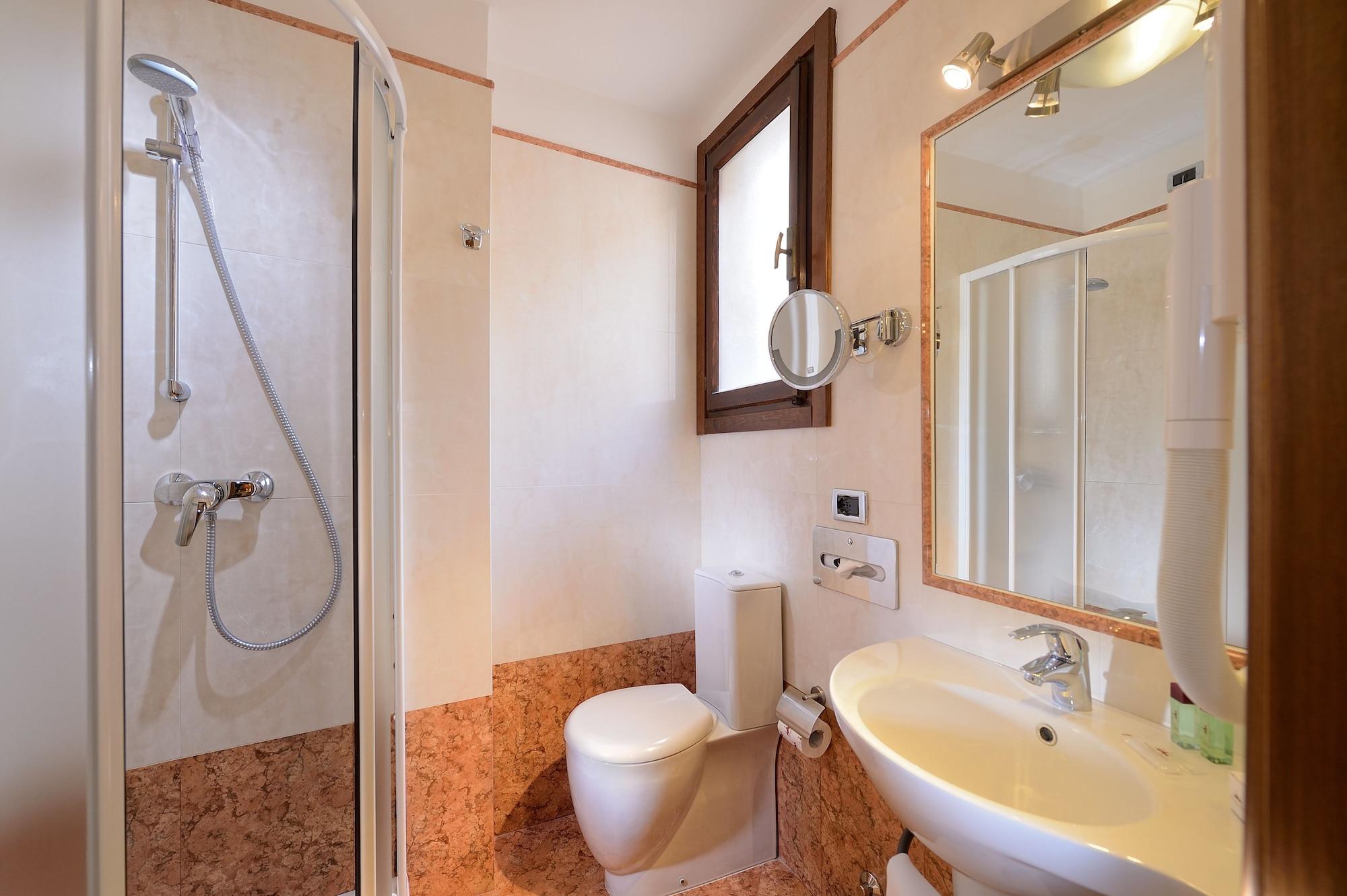 Ambassador Tre Rose Hotel 3*